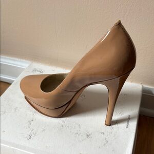 Vera Wang Lavender Label Tan Heels with Platform Sole